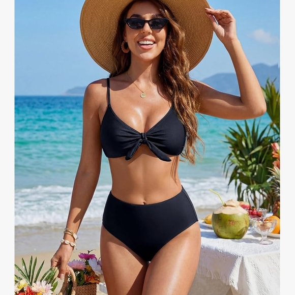 Chic Black Bikini Set for Women - Picture 2 of 6